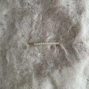 Like New - Elegant Pearl Hair Clip